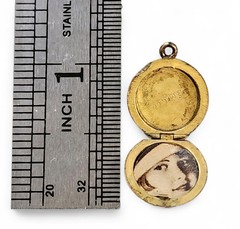 Antique Richards Mfg Co Gold Filled Photo Locket c.1900 Attleboro MA