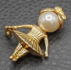 AAI Ballerina Girl Faux Pearl Head Heart Charm Dangle Gold Tone Brooch Pin