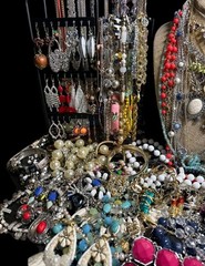 1 -2 LB Lot Of Used Costume Jewelry Vintage to Modern Wearable 15-20 Pieces