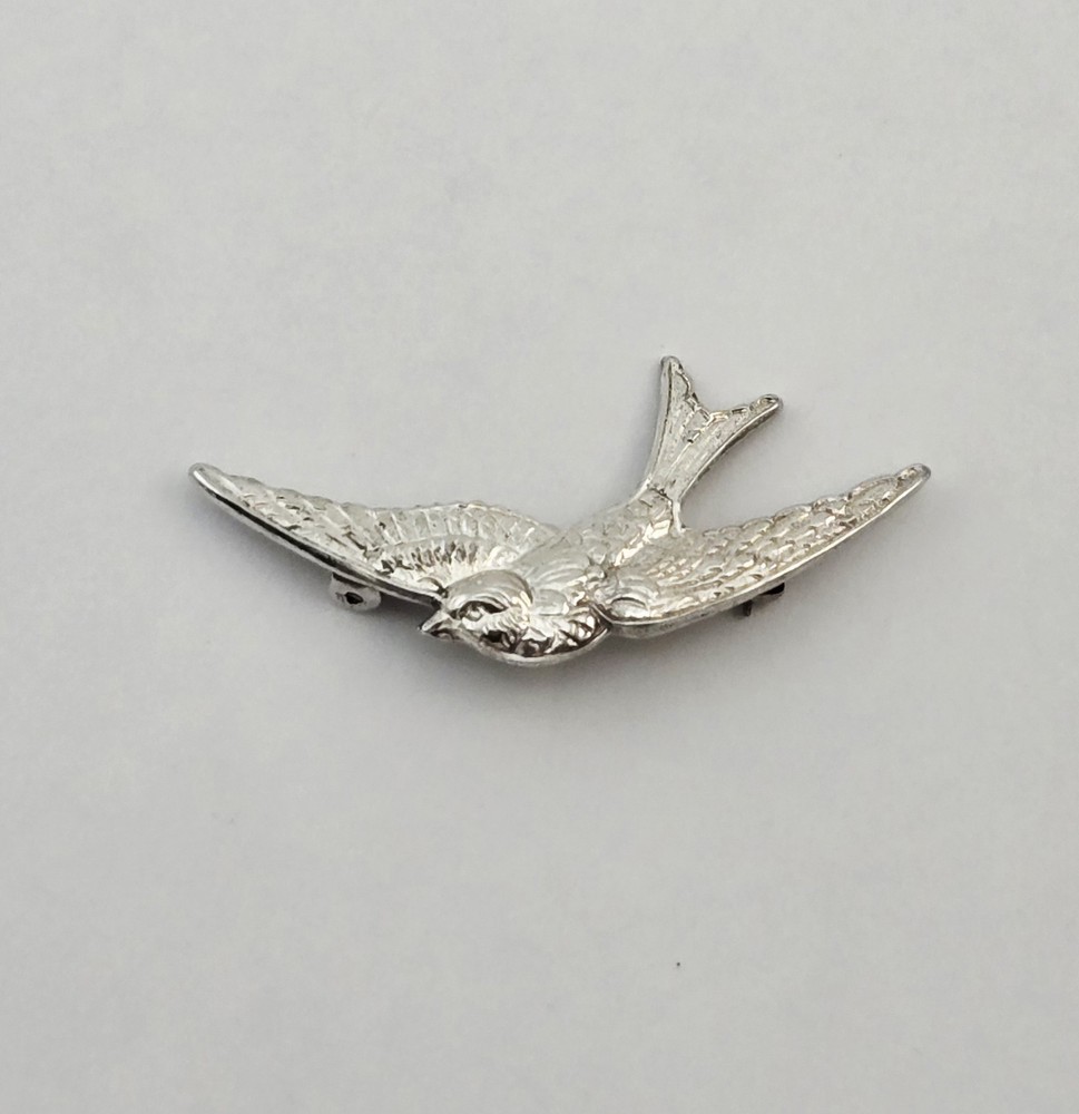 Vintage Sterling Silver Swallow Sparrow Repousse Bird Pin Brooch – 1.5g