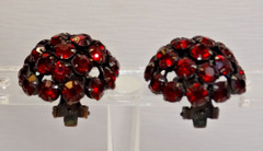 F20 VINTAGE ROUND DOMED RHINESTONE CLIP-ON EARRINGS BLOOD RED STONES UNSIGNED