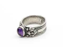 Vintage Silver Tone Purple Oval Cabochon Filigree Scroll Band Ring – Size 7.25