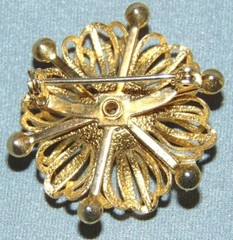 VINTAGE STUNNING GOLD TONE AURORA BOREALIS CRYSTAL FLORAL PIN BROOCH