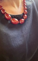 20” Vintage Cherry Red Catalin Bakelite 75g Graduated Bead Necklace