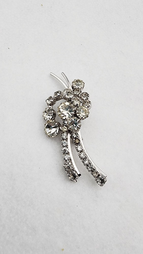 Vintage Rhinestone pronged brooch 2.5″