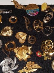 Vintage To Modern Costume Jewlery Pins Lot Of 30+ Pins