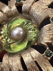 Rare Vintage EDLEE Green Art Glass Pearl Rhinestone Chunky Gold Tone Brooch 1947