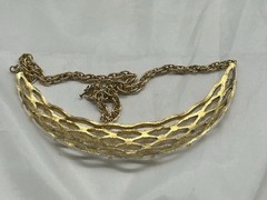 Vintage Crown Trifari Choker Necklace Goldtone Metal White Enamel Basket Weave