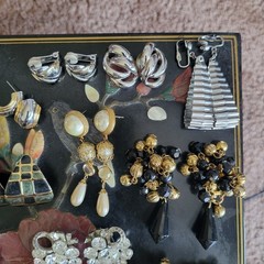 VINTAGE LOT 18 PAIRS OF COSTUME EARRINGS + OTHER JEWELRY ASSORTMENT-NICE