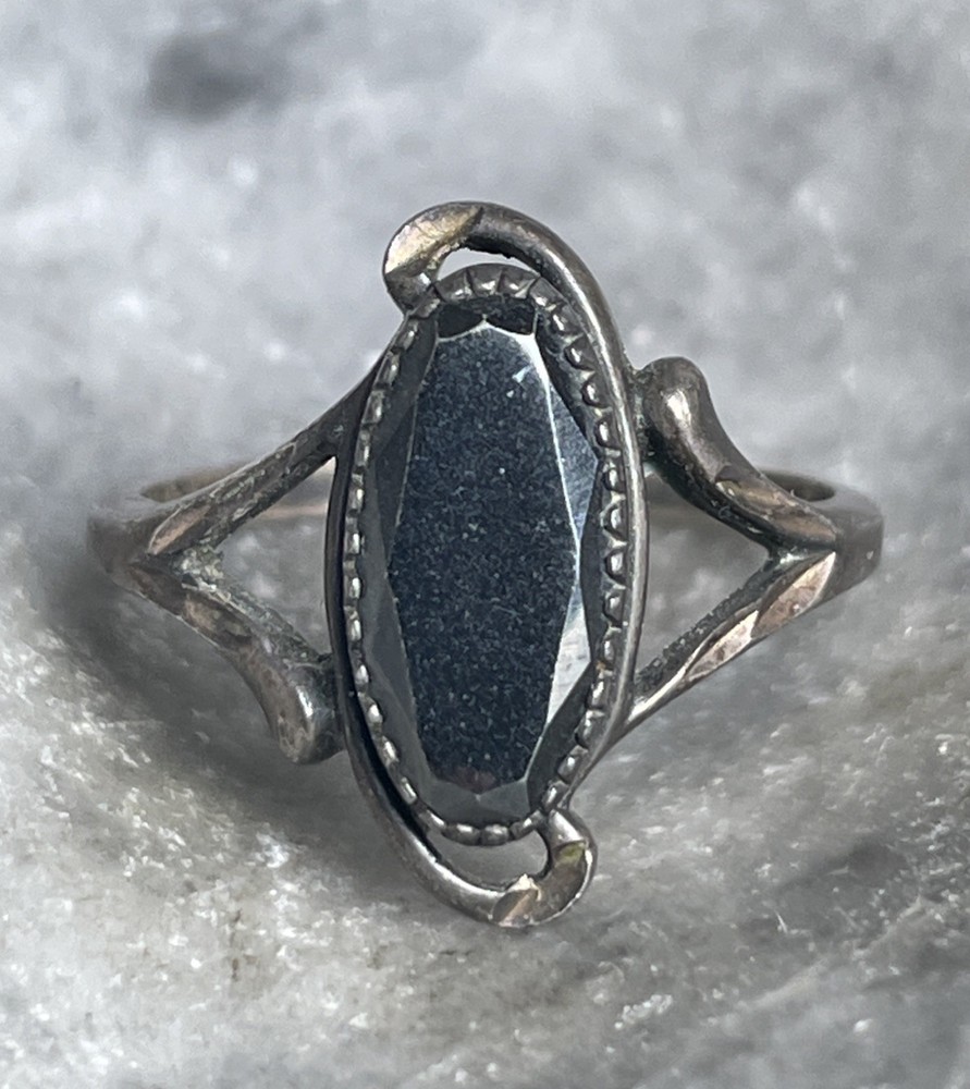 Wheeler Mfg. Vintage Sterling Silver Hematite Ring Size 6.75