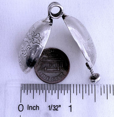 Vintage Sterling Silver 925 Hand Engraved Lotus Flower Round Locket Pendant 29mm