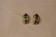 LES BERNARD VINTAGE GLASS CABACHON CLIPON EARRINGS