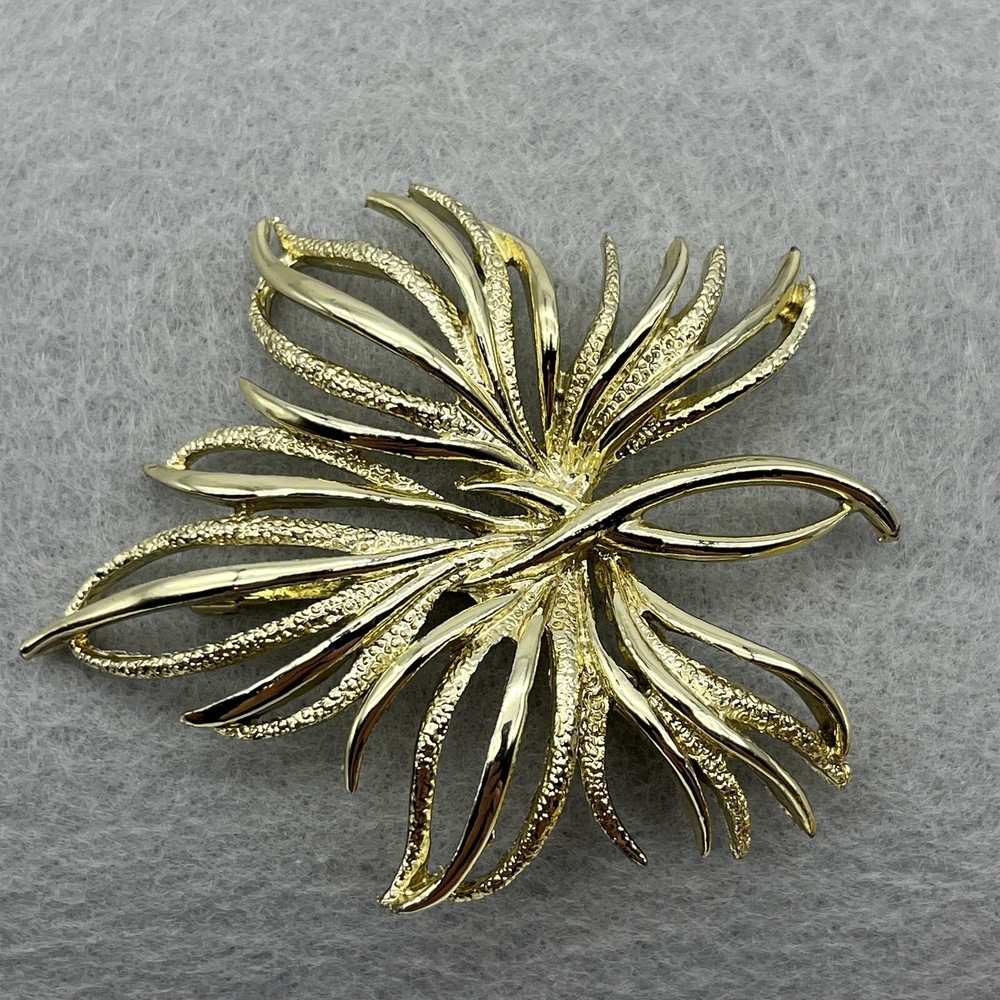 Large Vintage Unbranded Gold Tone Metal Pin Brooch Wispy Leaf Fronds