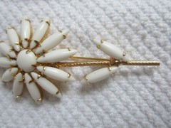 Vtg Signed Napier White Milk Glass Flower Brooch Prong Set Stones Textured Stem