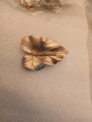 Vintage Judy Lee Brooch Pin Brushed Gold Tone Textured Leaf With Rhinestones