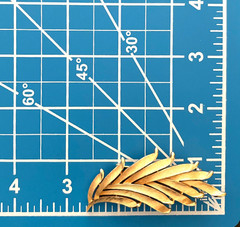 Crown Trifari Leaf Pin Brooch Vintage Brushed Textured Gold Tone 1.25″ X 2.75″
