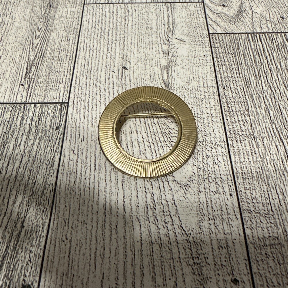Circle Sunburst 1.25″ Brooch Pin Gold Tone Vintage