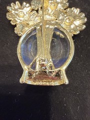 VINTAGE AJC AMERICAN JEWELRY CHAIN DAISY FLOWER BOUQUET VASE BROOCH 2.25″