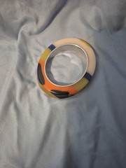 VINTAGE MULTICOLOR LUCITE ABSTRACT ART DECO BANGLE BRACELET SIGNED