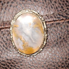 Oval White Gray Yellow Agate Brooch Pin Gold Tone Bezel Setting Unisex