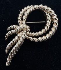 CROWN TRIFARI Signed Gold Plated Brooch Knotted Rope Pin Vintage 1950’s