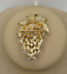 Vintage Grape Cluster Pin/Brooch 2″ x 1.5″ Lavender yellow green Gold White