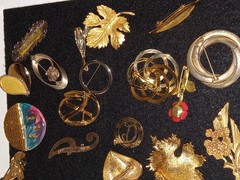 Vintage To Modern Costume Jewlery Pins Lot Of 30+ Pins