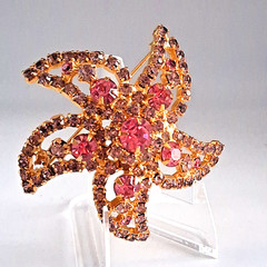 Vintage Pink Smoky Topaz Rhinestone Star/Flower/Starfish Gold Tone Brooch 2 1/4″