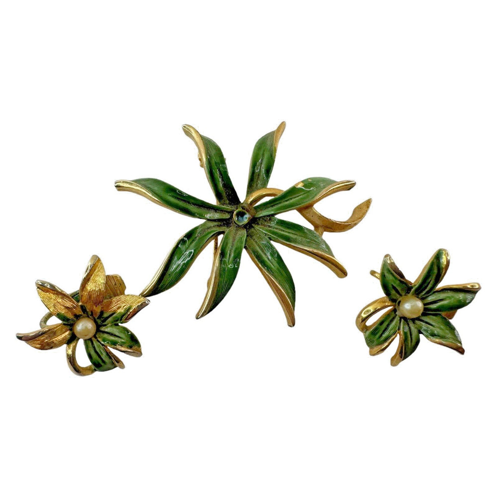 Vintage Green Leaves Pin 1768 and Clip On Earrings 2768 Brooch Pin Jewelry