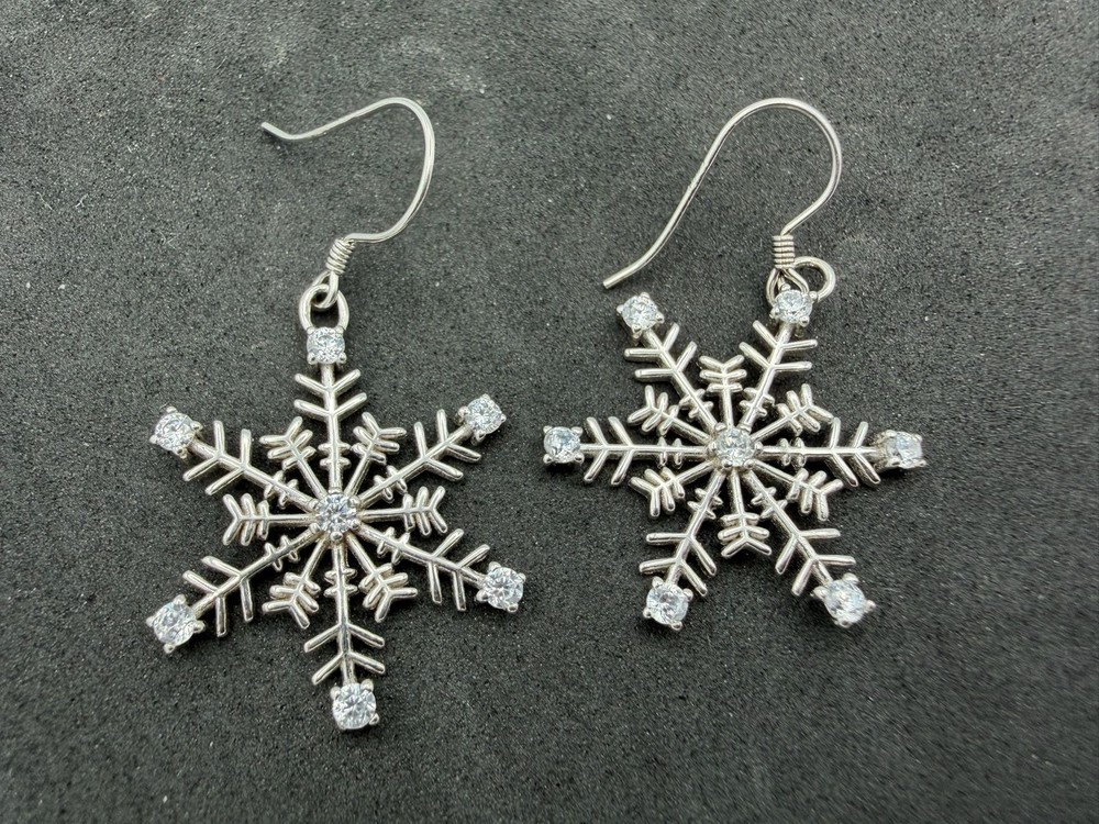 3.62g Vintage Sterling Silver 925 Snowflake Earrings Sparkling Winter Charm M
