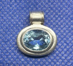 K46 Vintage 4 Ct. Blue Topaz 925 Silver Pendant Art Nouveau Thailand Maker SU