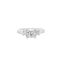 1.07 ct. Princess Cut White Diamond Platinum Ring 7.75US 6.13g.
