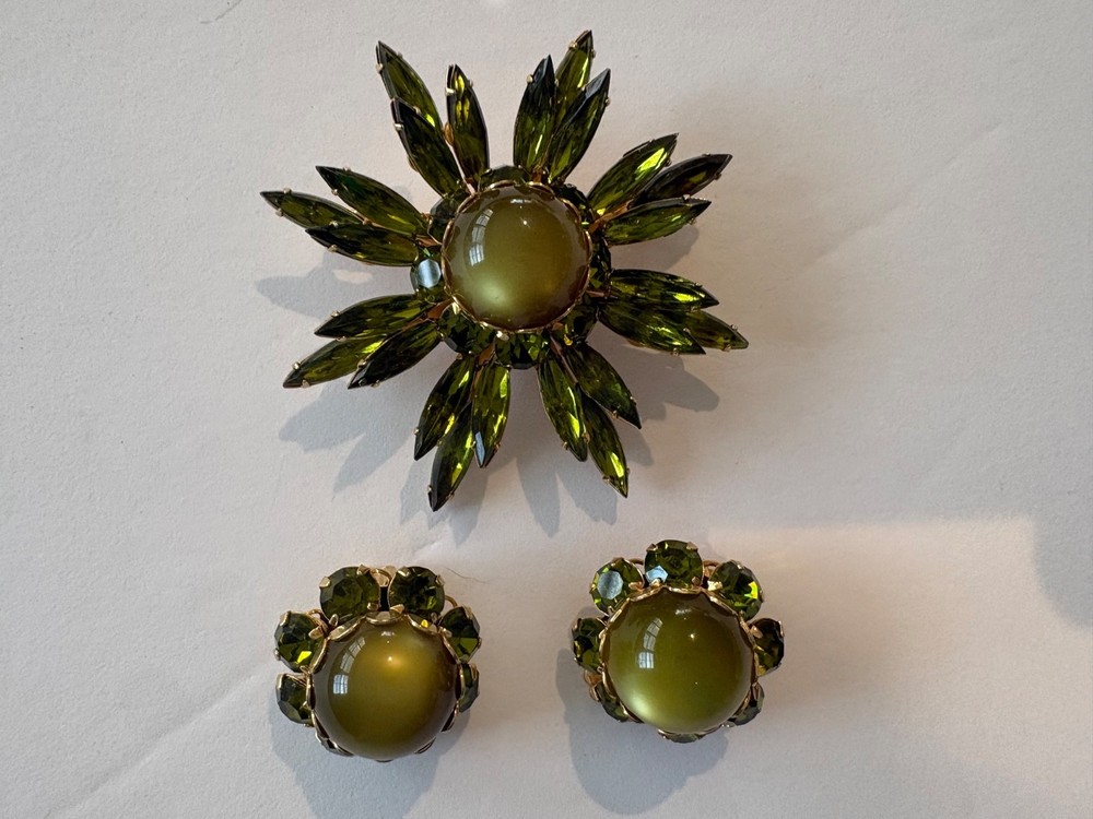 Vintage Rhinestone Starburst Snowflake Brooch & Clip Earrings Set GREEN