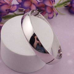 Vintage Shiny Monet Silver Tone 6 1/2″ Hinged Tension 10mm Bangle Bracelet
