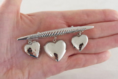 3.25″ NOS OOC VTG JEWELS by PARK LANE BAR w/ HEART DANGLE CHARMS BROOCH/ PIN