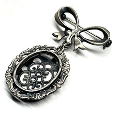 Vintage Romantic Victorian Style Bow Pin Brooch Wearable Picture Frame Dangling