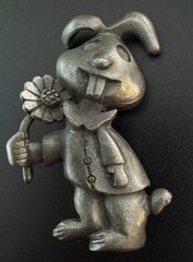 Pewter Bunny Rabbit Brooch Pin Flower Collar Big Teeth Easter Spring Jewelry VTG