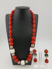 VINTAGE Silver tone red white lucite necklace CORDINATED clip earrings set