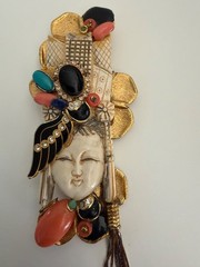 VINTAGE ASIAN BROOCH WITH CARVED FACE AND JEWLEL SIGNED