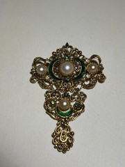 Vintage Florenza Victorian Renaissance Faux Pearl Green Enamel Brooch Pin