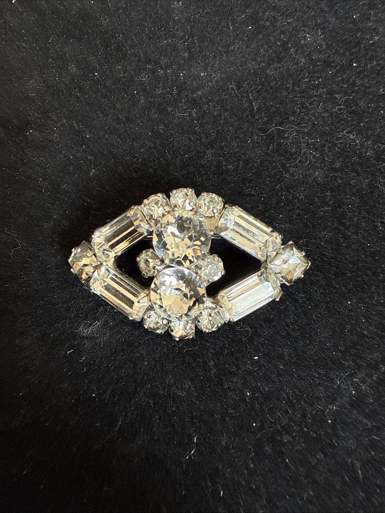 Vintage Silver Tone Kramer of NY New York Emerald Cut Rhinestone Brooch Pin 1.5”