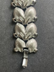 Vintage Bracelet Silvertone Leaf Flower Link Retro Career Capsule Statement 7”