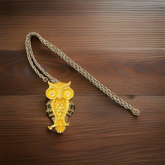 Vintage Gold Tone Owl Pendant Necklace Large Ridged Eyes Textured Body 18″ Chain