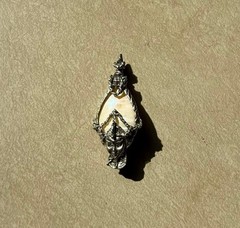 Vintage Selro Selini Asian Goddess Face Pendant Pen Mother of Pearl 1950s WORKS