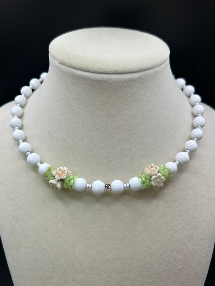 VINTAGE MIRIAM HASKELL MILK GLASS CHOKER WITH FLOWERS WIRED GOLD TONE – SIGNED