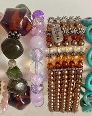 Lot of 16 Bracelets Beaded Stretch Gemstone Wood Lucite Stackable Lizas Kissaka