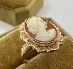Vintage 14k Yellow Gold Carved Shell Oval Portrait Lady Cameo Ring ~ Size 6