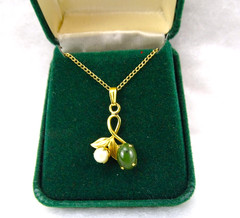 Vintage 18” Necklace, Faux Pearl and Jade Floral Pendant, 1/20 12K Gold-filled