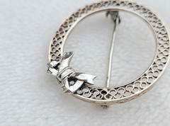 Antique Vtg 14k White Gold Filigree Art Deco Bow Ribbon Wreath Brooch Pin