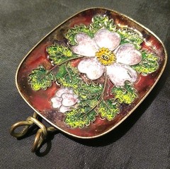 Vtg Signed GERTUDE Fries Arauner Augsburg Cloisonné Enamel 2″ Floral Pendant(402
